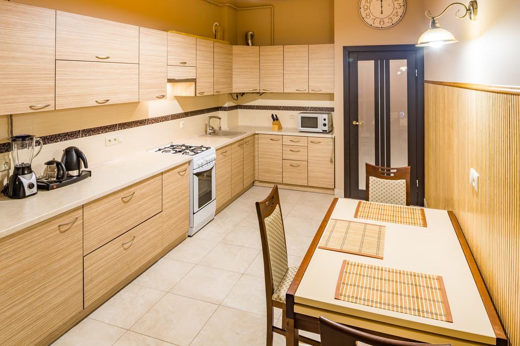 Apartments Alfa Tsekhova 1 Львов Экстерьер фото