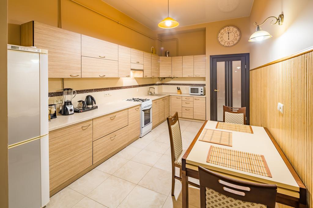 Apartments Alfa Tsekhova 1 Львов Экстерьер фото